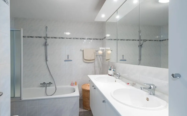 Apartment With Frontal Sea-views