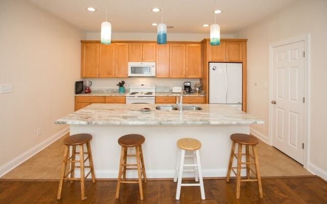 Serenity Now 4 Bedroom Condo by Redawning