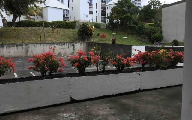 Studio in Saint-denis - 3 km From the Beach