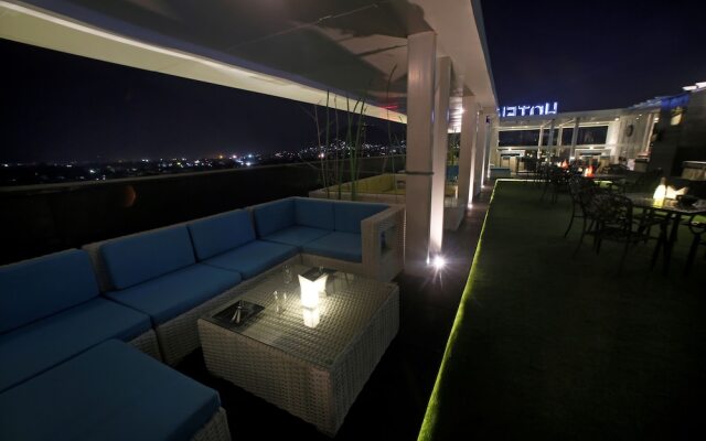 Xenious LN Courtyard Hotel