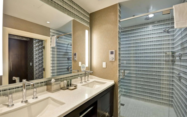 Hilton Checkers Los Angeles