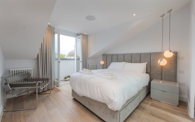 Stunning Maida Vale Apartment Near Regents Canal by Underthedoormat