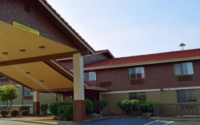 Red Lion Inn & Suites Federal Way