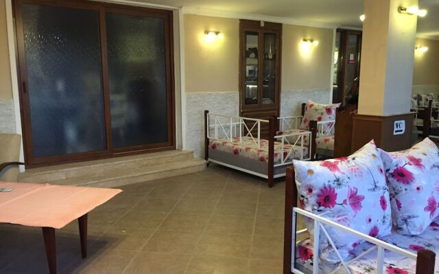 Palmyra Hotel & Sky Lounge