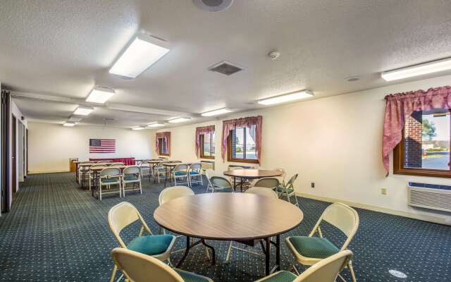 Motel 6 Saukville, WI