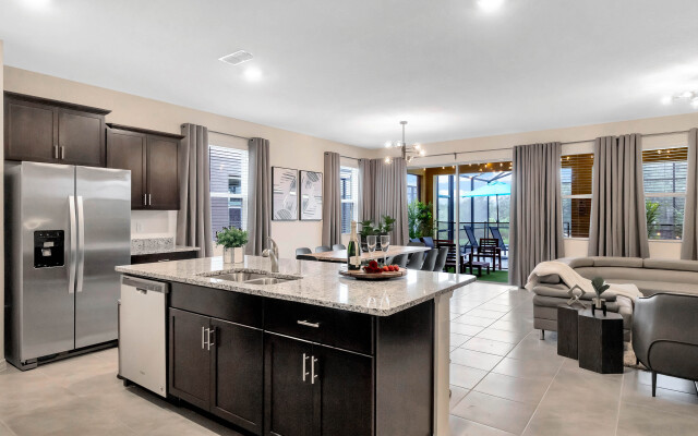 7 Bedroom/ 5 Bathroom Solterra (7599 OL), Davenport, US