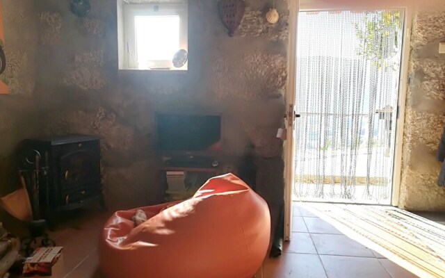 House With 3 Bedrooms in Ansiães, With Wonderful Mountain View, Furnis