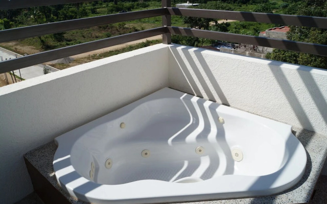 Acapulco Diamond Zone Residential With Jacuzzi in Private Roof Garden