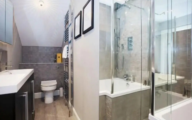 Private Entrance Apartment In New Town