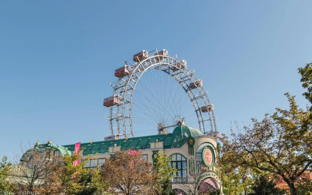 Prater Balcony Suite by ichbucheAT