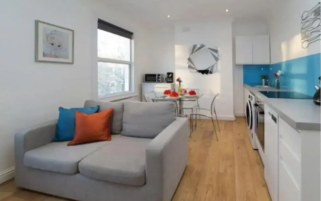 Charming Tower Bridge House