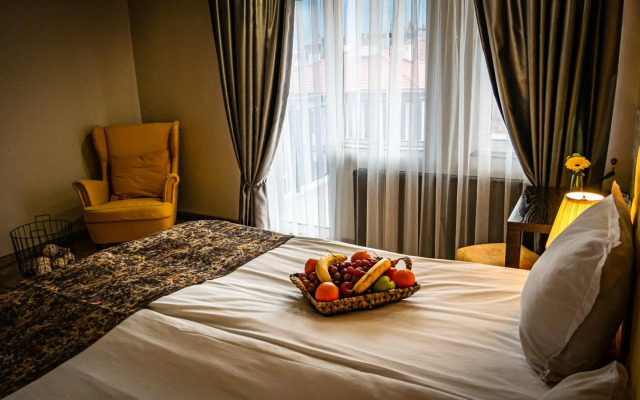 Riverside Boutique Hotel