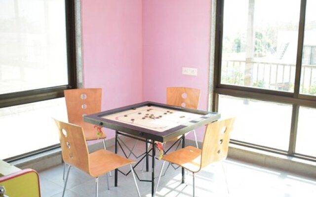 Lion's Den Gir