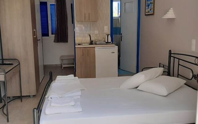 Marousi Rooms