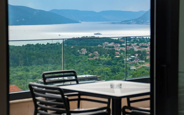 Royal Blue Resort & Residence