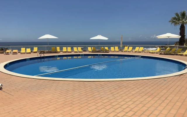 Borda d'Água, Praia da Oura