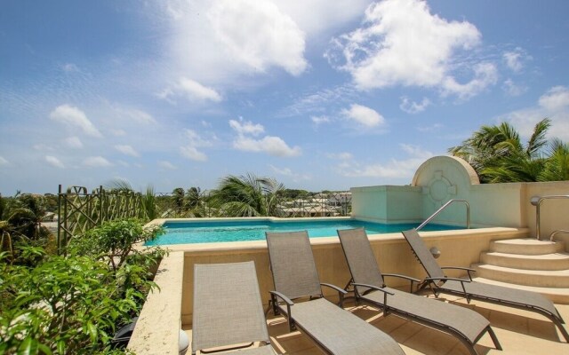 Ocean views apt with shared rooftop pool: Beacon Hill Surf by BSL Rentals
