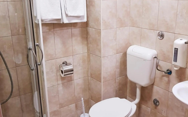 Lucic Rooms & Suites