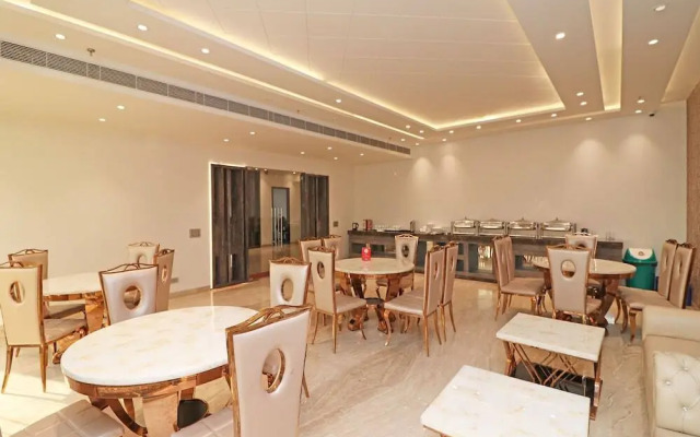 C Pearls Hotel  Banque by OYO Rooms