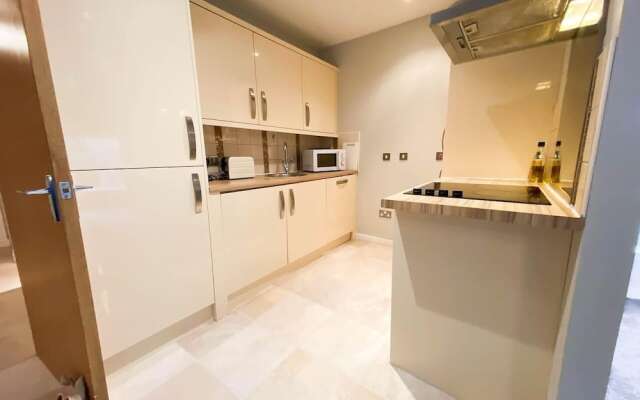 Kelvingrove Art Gallery Flat - Private Parking