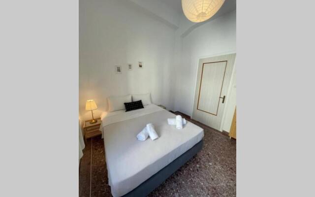 PANOS ROOMS Modern 3-Bedroom apartment