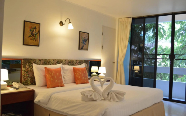 Nern Chalet Beachfront Hotel