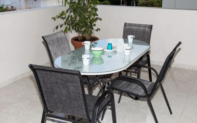 Modern apt.with sea view in Glyfada
