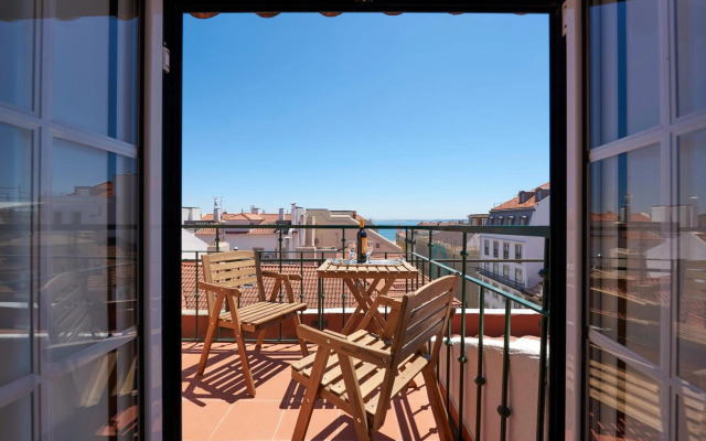 360º Rooftop Lisbon and River View