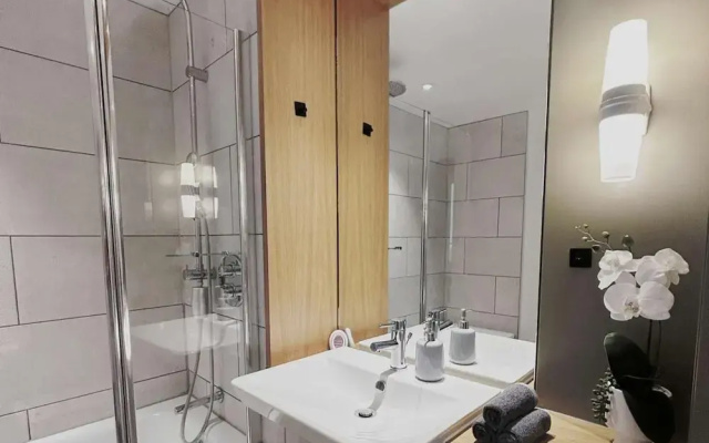 East London 2-bed Apt Sleeps 4, 7 min Walk to Tube
