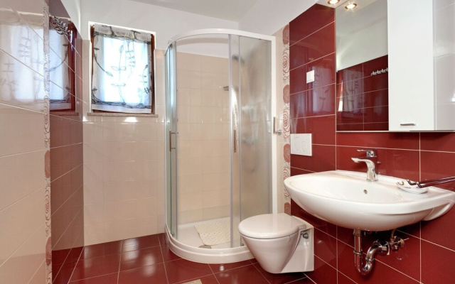 Spacious Apartment for 2 People on the First Floor With Balcony - Apartment in Porec - Photo 3