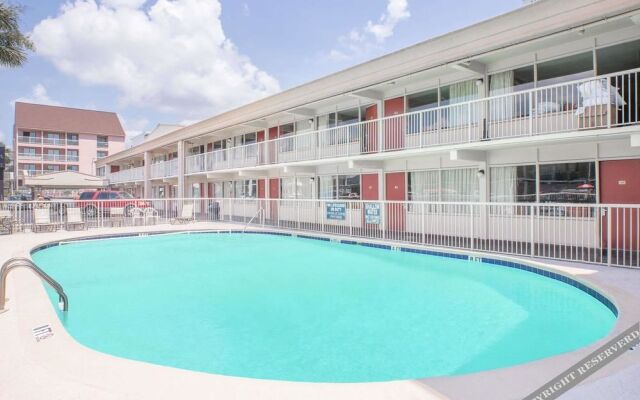 Super 8 Myrtle Beach/Ocean Front Area