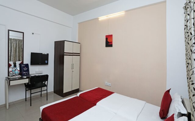 OYO 8996 Hotel Pioneer