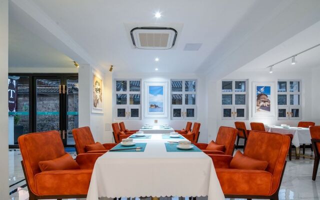 Dali T Hotel