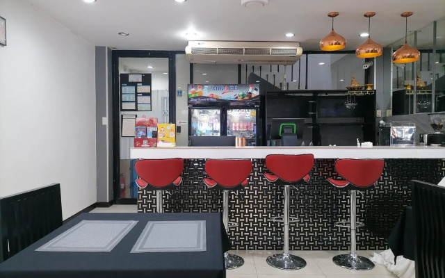 Amici Miei Hotel (SHA Certified)