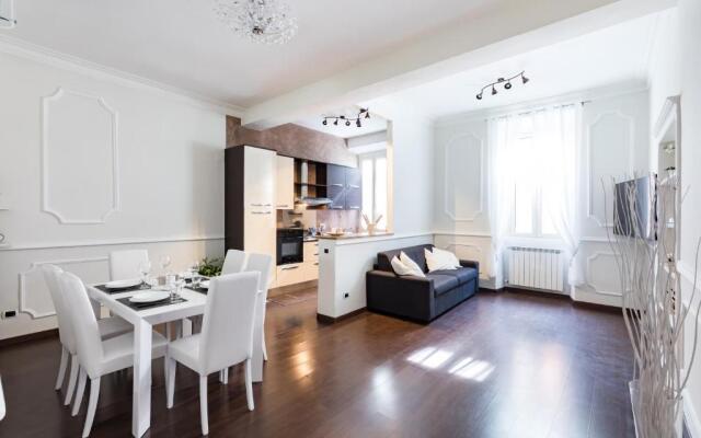 A World Aparts - Frattina Royal