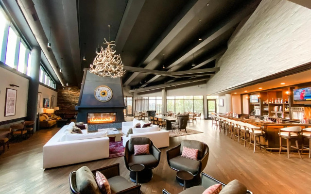 Omni Viking Lakes Hotel