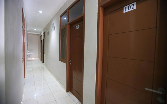 RedDoorz Karet Pedurenan
