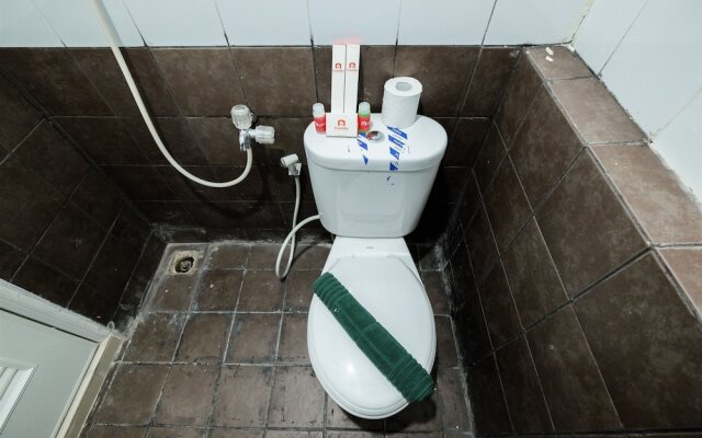 Comfortable 2BR Green Pramuka Apartment