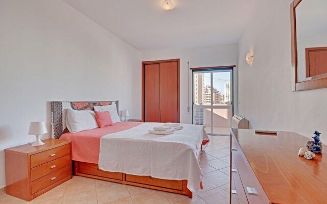 PRAIA DA ROCHA CENTRAL WITH POOL by HOMING