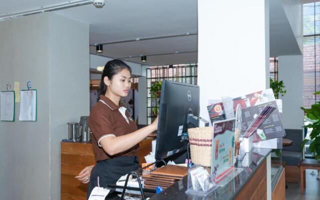 7 Days Premium Hotel