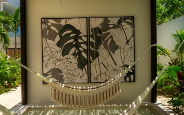 Studio wterrace, hammock, and pool access