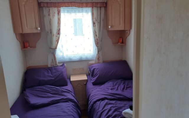 Tinys Place