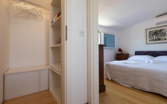 Holiday House Popic