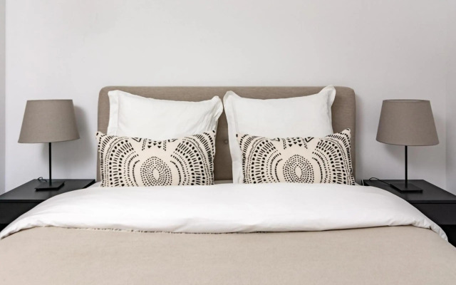 GG- Modern townhouse, families & couples only