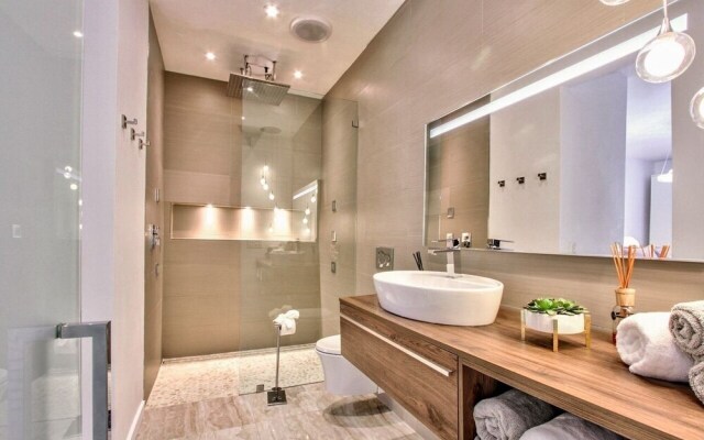 78155c37 1 Bedroom Condo