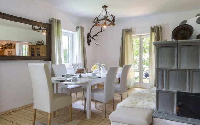 Holidaysun, Chalet Foresthouse, Detached Villa, 1000 qm garden, mountainview, whirlpool, BBQ&bikes&sunbeds for free