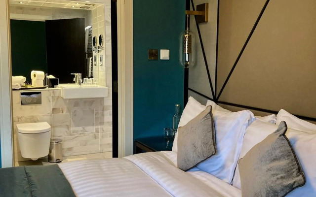 Seven Hotel