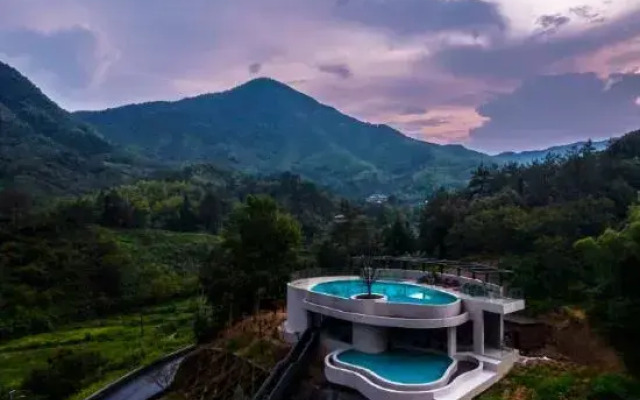 Chunfeng Baiyang Waiting For The Wind Rustic Luxury Hotel