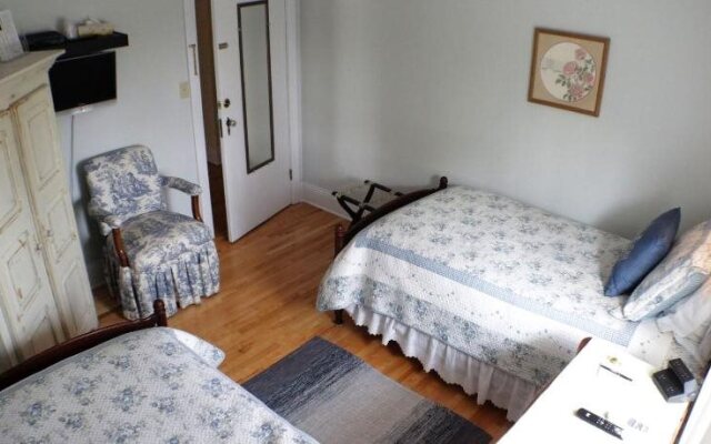 Warm House Retreat Bed and Breakfast