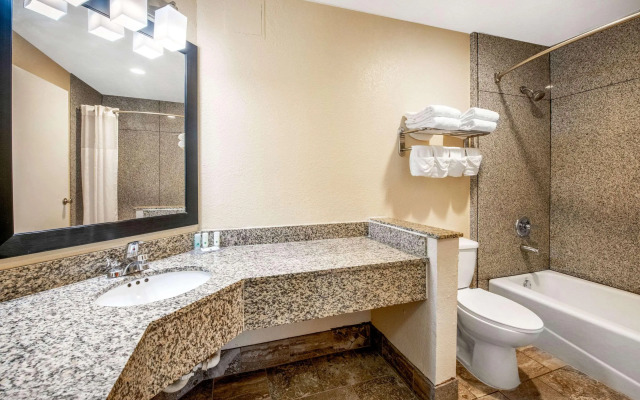 Quality Inn & Suites Jacksonville-Baymeadows
